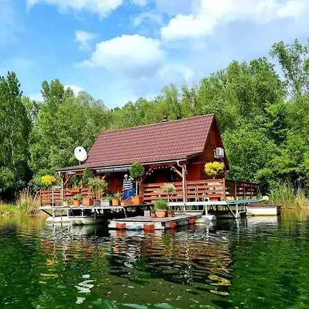 Hausboat Kvapka Bateau-hôtel *
